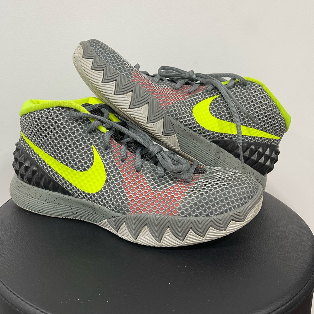 🔴 (SOLD) 2015 Nike Kyrie 1 - Dungeon Deep Pewter (RARE)